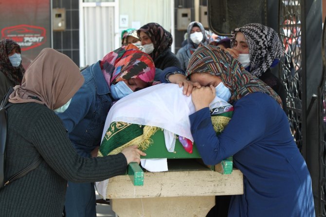 Konya'da hayatını kaybeden anneanne ve torunu son yolculuğuna uğurlandı