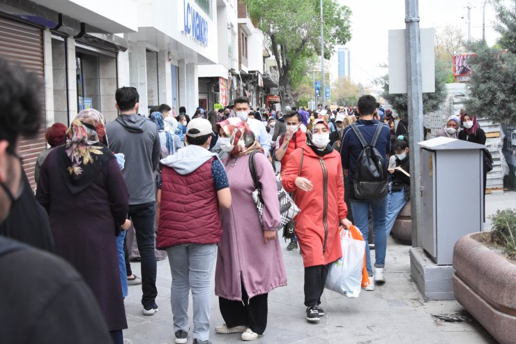 Konya'da 'tam kapanma' öncesi alışveriş yoğunluğu