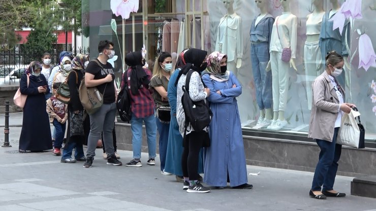 Konya'da 'tam kapanma' öncesi alışveriş yoğunluğu