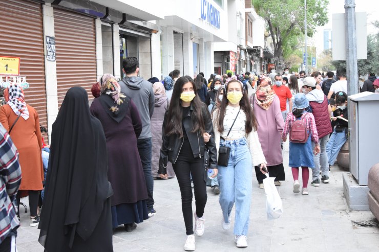 Konya'da 'tam kapanma' öncesi alışveriş yoğunluğu