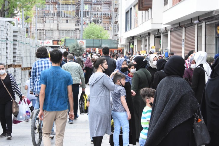 Konya'da 'tam kapanma' öncesi alışveriş yoğunluğu