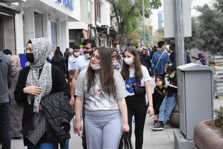 Konya'da 'tam kapanma' öncesi alışveriş yoğunluğu