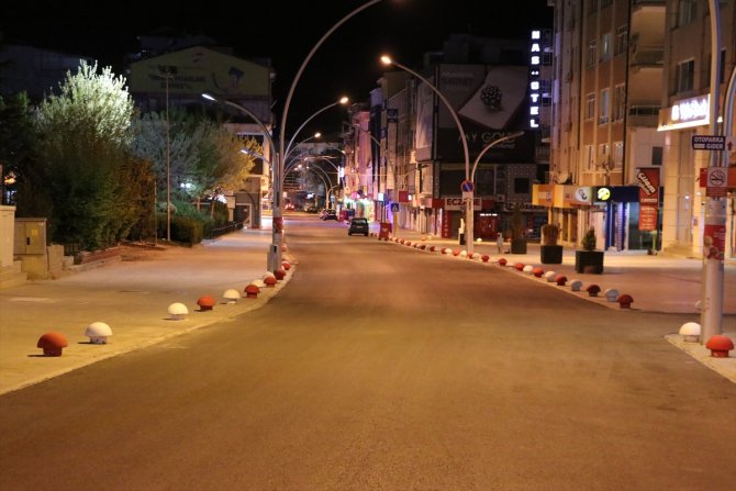 Konya'da "tam kapanma"yla sokaklar boşaldı
