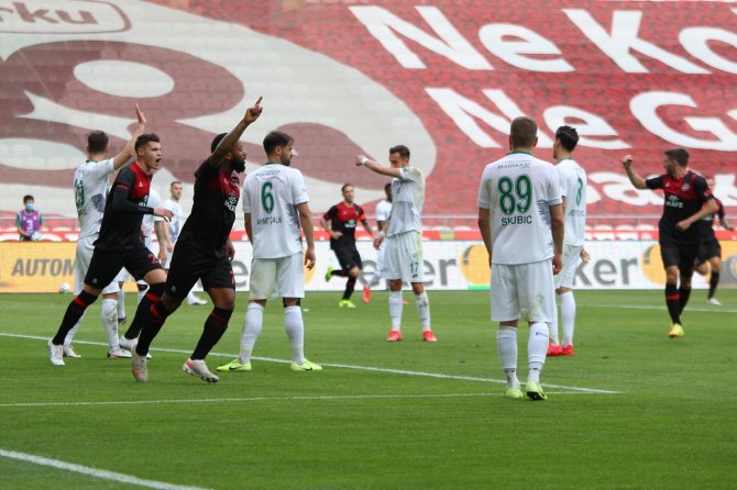 Konyaspor: 1 - Fatih Karagümrük: 1 (İlk yarı sonucu)