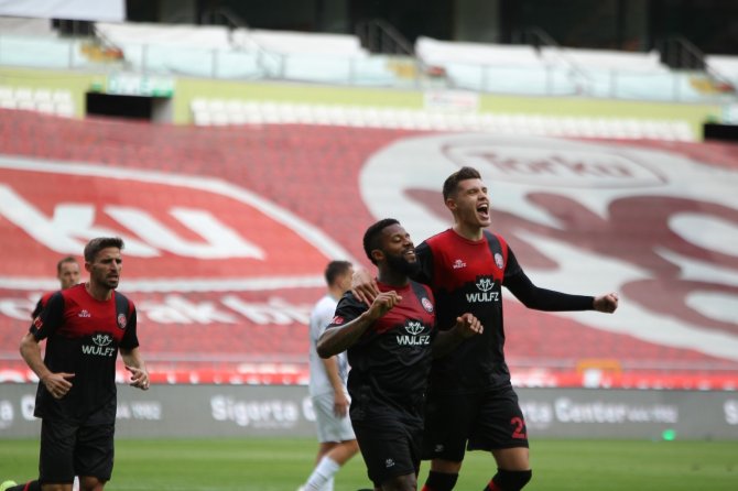 Konyaspor: 1 - Fatih Karagümrük: 1 (İlk yarı sonucu)