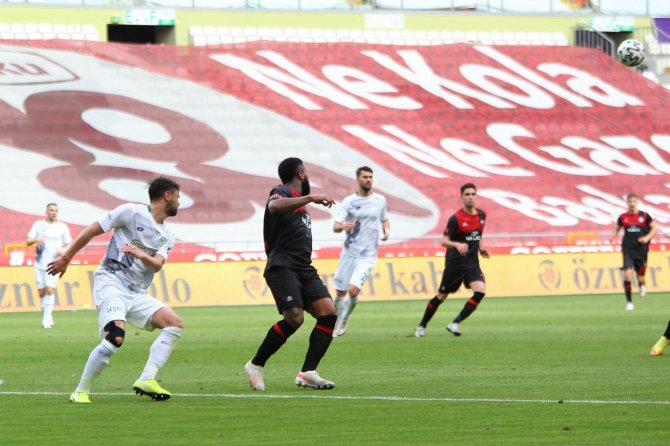 Konyaspor: 1 - Fatih Karagümrük: 1 (İlk yarı sonucu)