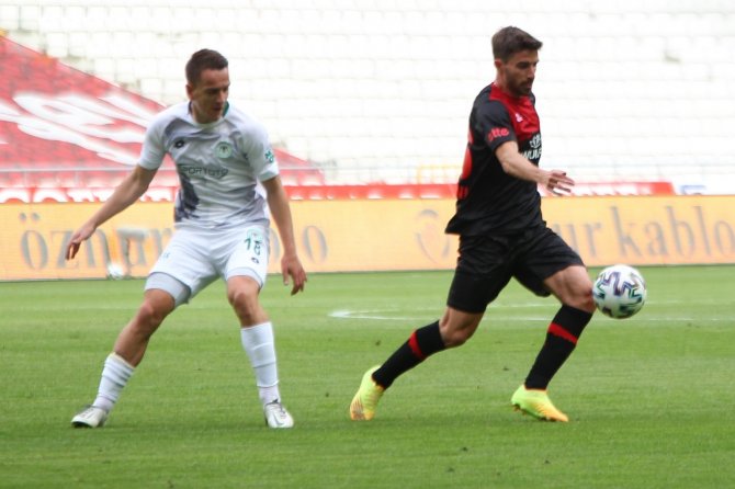 Konyaspor: 1 - Fatih Karagümrük: 1 (İlk yarı sonucu)