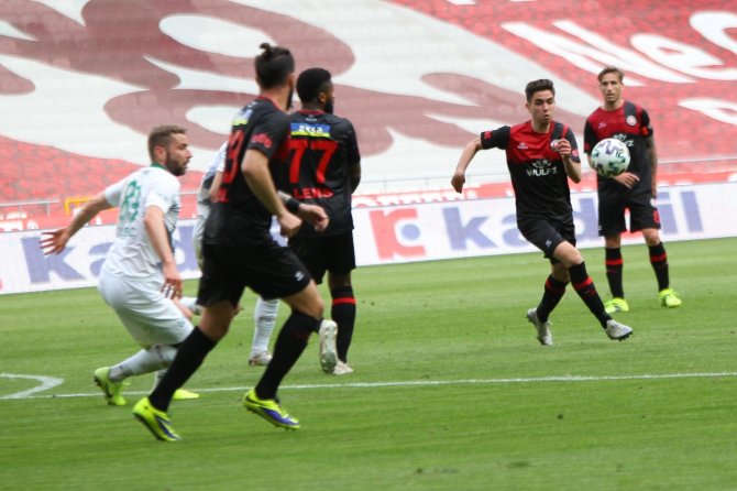 Konyaspor: 1 - Fatih Karagümrük: 1 (İlk yarı sonucu)