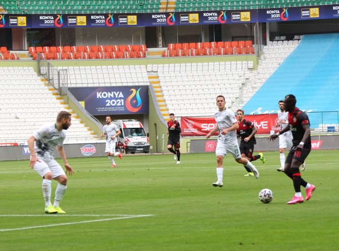 Konyaspor: 1 - Fatih Karagümrük: 1 (İlk yarı sonucu)