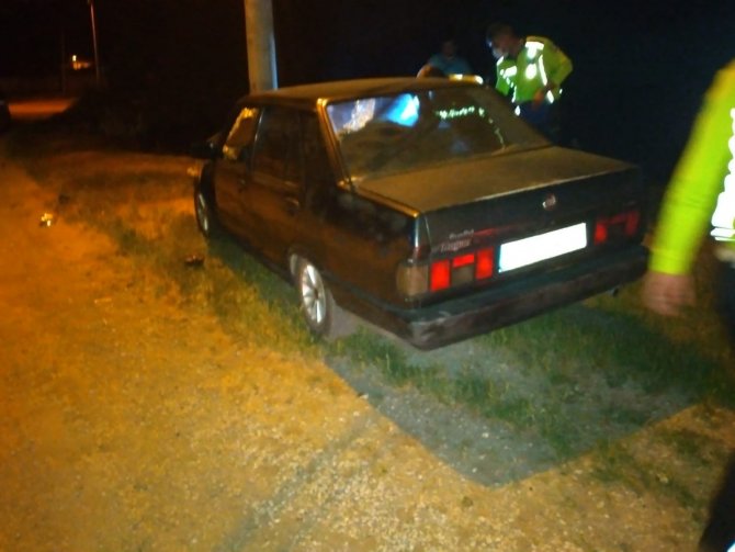 Konya'da alkollü sürücü polisten kaçtı...Direğe çarpınca aracı bu hale geldi, 12 bin TL de ceza yedi!