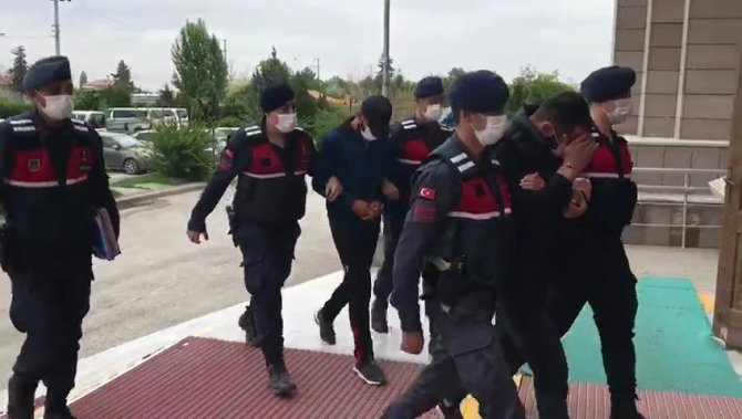 Konya'da demir hırsızları jandarmaya yakalandı