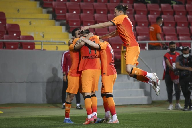 Galatasaray şampiyonluk şansını sürdürmek için sahada