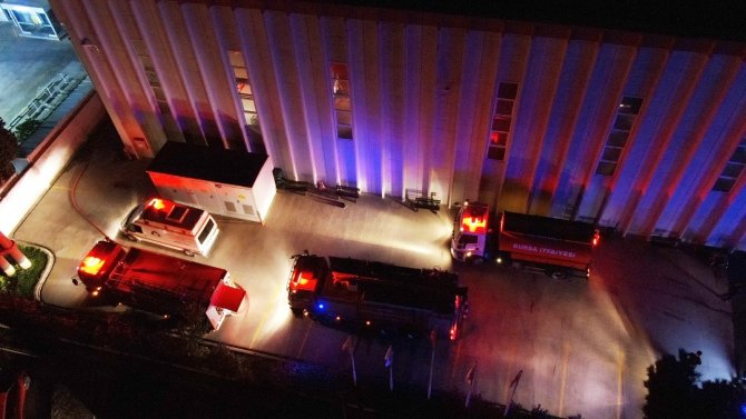 Kauçuk fabrikasında korkutan yangın: 6 işçi hastaneye kaldırıldı