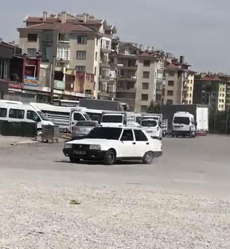 Konya'da kısıtlamayı ihlal eden kişi aracıyla drift yaptı