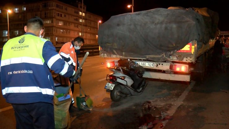 D-100 Karayolu'nda motosiklet, TIR'a ok gibi saplandı: 1 ölü, 1 yaralı 