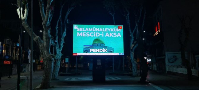 İstanbul’da dev ekranlardan Mescid-i Aksa’ya selam