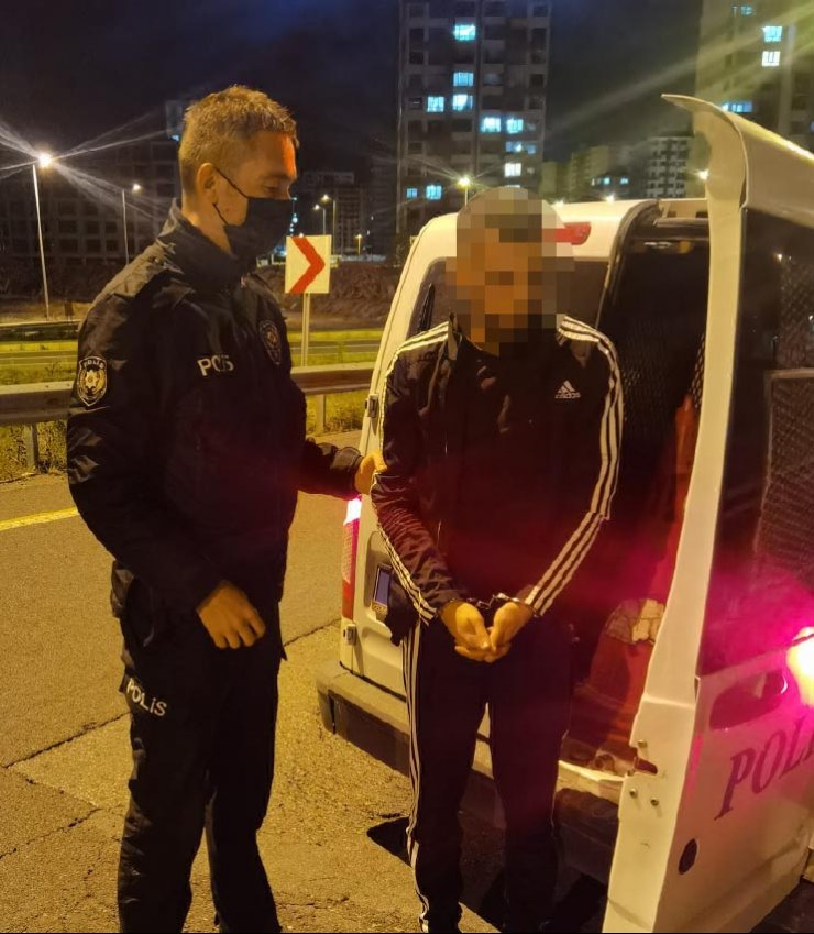 Polisten kaçan ehliyetsiz sürücüye 7 bin TL ceza