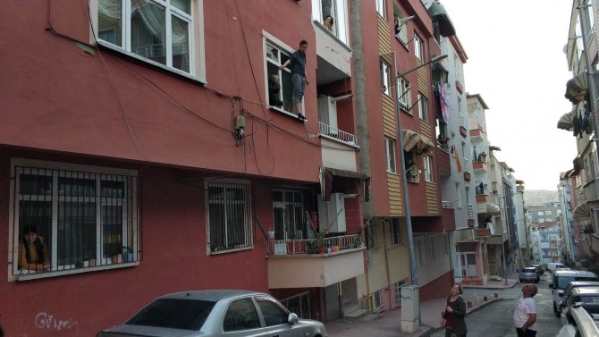 Samsun’da 18 yaşındaki genç pencere kenarında intihara kalkıştı