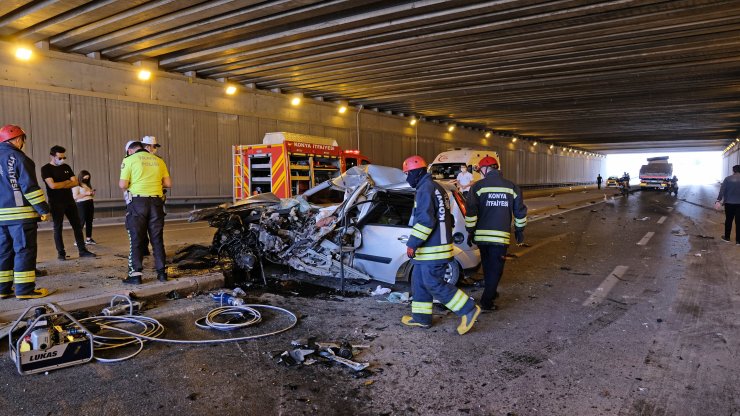 Konya'da feci kaza! TIR'a çarpan otomobilin sürücüsü öldü, eşi ve 3 çocuğu yaralı