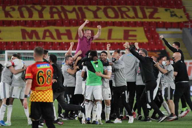 Sergen Yalçın, ilk kez gittiği İzmir deplasmanında 2 kupa peşinde!