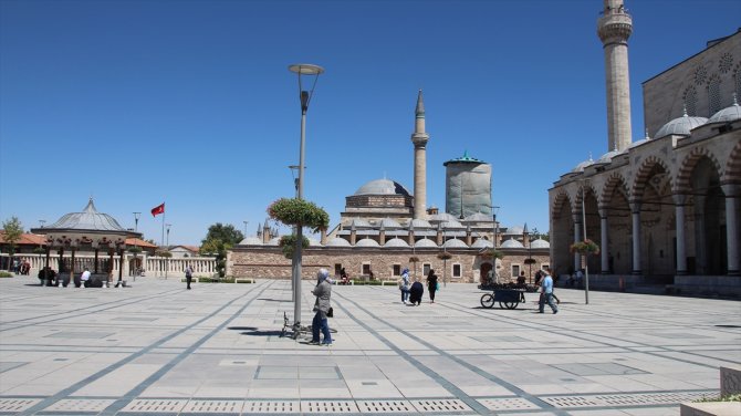 Mevlana Müzesi'nin kubbesine yeni çiniler yerleştirildi