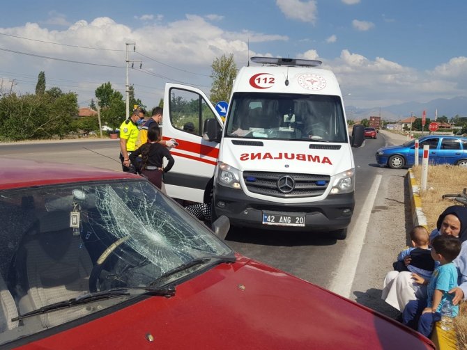 Konya'da kazada yaralanan kız çocuğu ambulansa binmeyince polis ikna etti