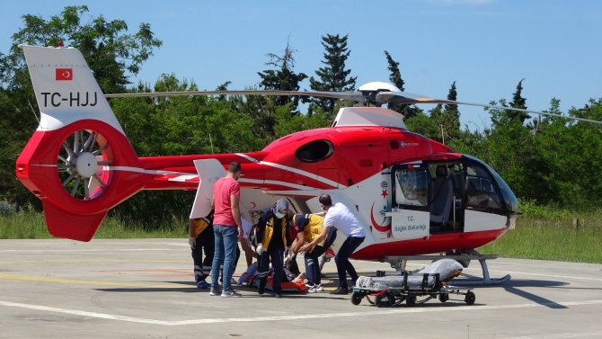 Kalp krizi geçiren 48 yaşındaki şahıs ambulans helikopter ile hastaneye yetiştirildi