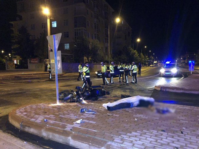 Konya'da kaldırıma çarpan motosikletin sürücüsü hayatını kaybetti