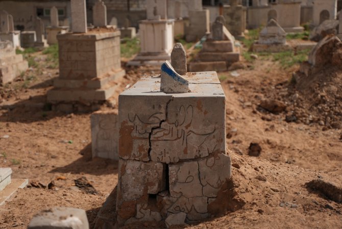 İsrail Filistinlileri mezarlarında bile rahat bırakmadı