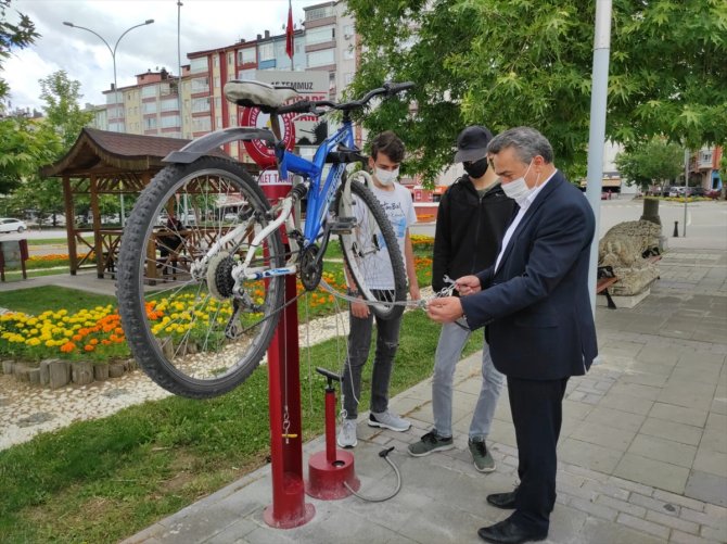 Seydişehir'de iki faklı noktaya bisiklet tamir istasyonu kurdu