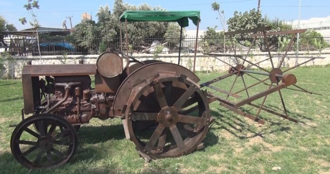 O traktörün bire bir aynısı Gazi Çiftliğinde