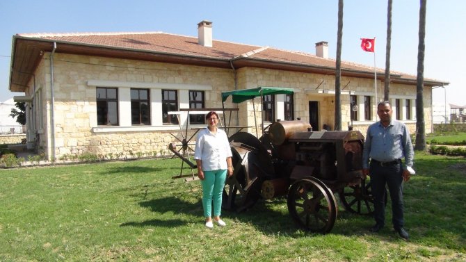 O traktörün bire bir aynısı Gazi Çiftliğinde