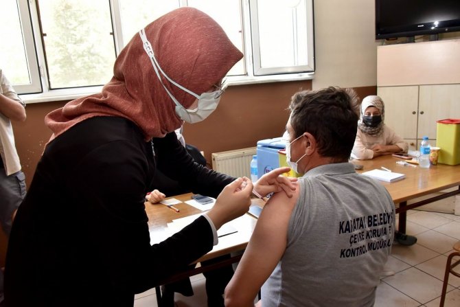 Karatay Belediyesi personeli Covid-19 aşısı oluyor