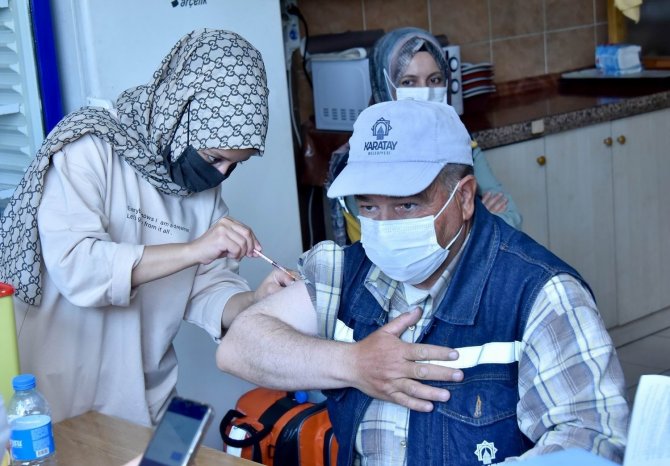 Karatay Belediyesi personeli Covid-19 aşısı oluyor