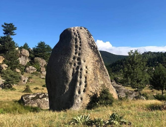 21 basamakla kaya görenleri şaşırtıyor