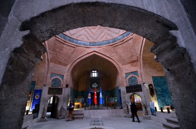 Selçuklu mimarisinin kalbi Konya, turistlerin ilgisini çekiyor