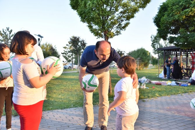 Başkan Altay piknik yapan aileleri ziyaret etti