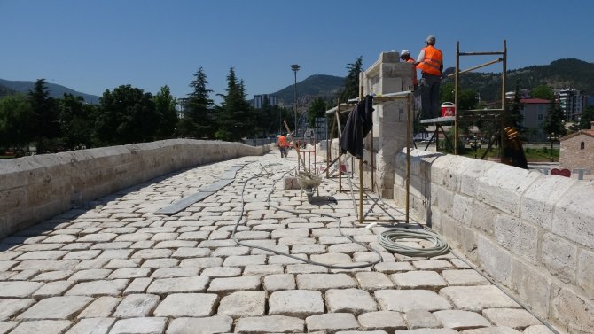 770 yıllık kitabe yerine konuldu