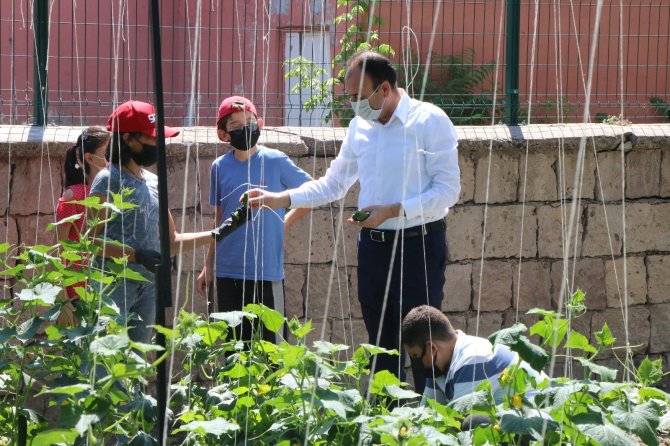 Çandıroğlu, telafi eğitim gören öğrencileri ziyaret etti