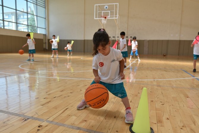 Karatay Yaz Spor Okulları eğitimleri devam ediyor