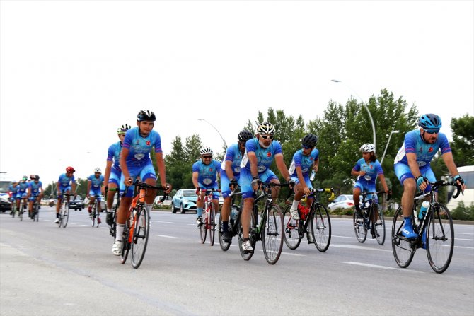 Ömer Halisdemir 5. Ulusal Bisiklet Turu sporcuları Konya'ya ulaştı
