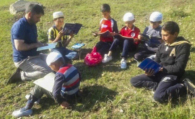 Kuran öğretmek için her Gün 20 kilometre yol gidiyor