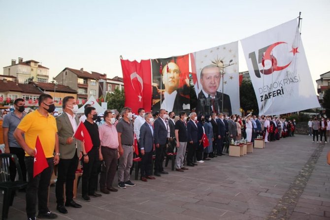 Bartın’da 15 Temmuz etkinliklerinde vatandaşlar meydanlara koştu