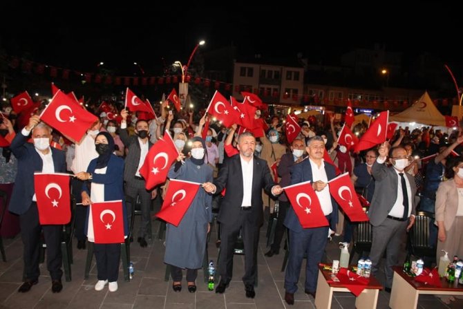 Bartın’da 15 Temmuz etkinliklerinde vatandaşlar meydanlara koştu