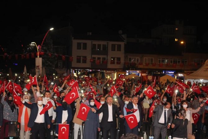 Bartın’da 15 Temmuz etkinliklerinde vatandaşlar meydanlara koştu