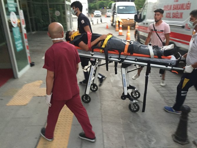 Konya'da hafif ticari araç ile motosiklet çarpıştı: 2 yaralı