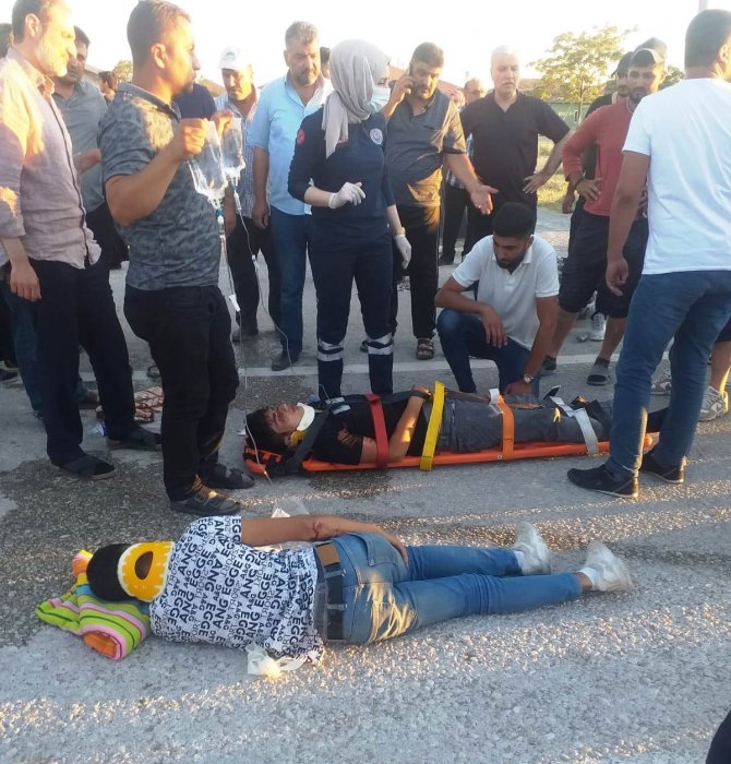 Konya'da hafif ticari araç ile motosiklet çarpıştı: 2 yaralı