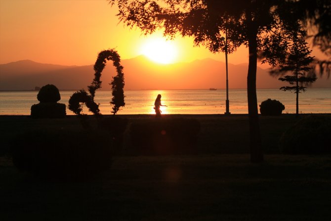 Beyşehir Gölü Milli Parkı'nda günbatımı görsel şöleni