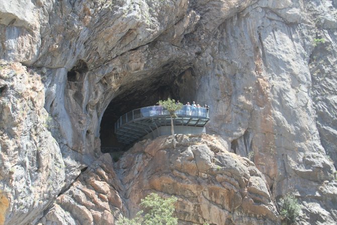Konya'daki bu mağaralara akın akın turist geliyor!