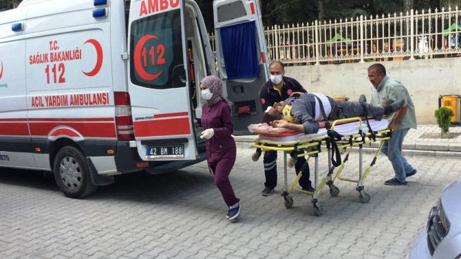 Konya’da hafif ticari araç takla attı: 4 yaralı